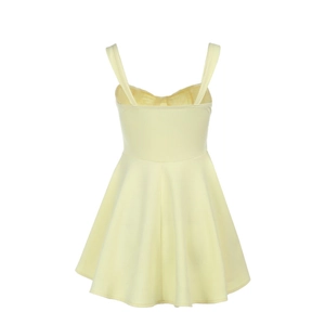 Vue arrière d'une robe patineuse jaune ajustée avec bretelles et détails à la taille