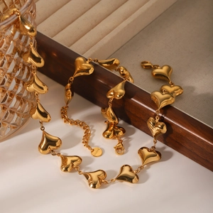 18K gold plated stainless steel necklace featuring hollow 3D heart-shaped links and clasp