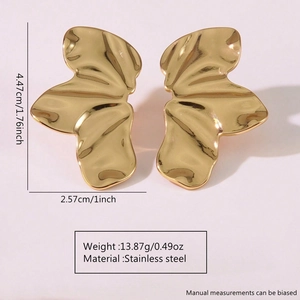 Irregular hammered gold flower earrings in stainless steel with dimension markings