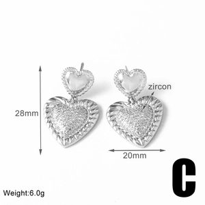 Detailed dimensions of heart-shaped zircon earrings with 28mm height and 20mm width specs