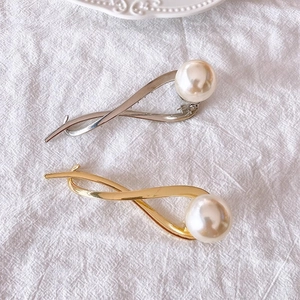 Minimalist twisted alloy hair clips with pearls in gold and silver finish set of two