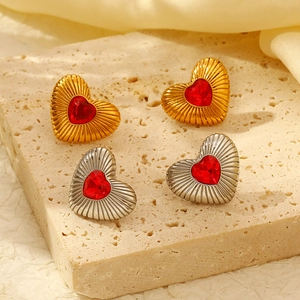 Heart Stud Earrings Stainless Steel Red Zircon Gemstone Inlaid Radial Texture Retro Fashion Jewelry For Women