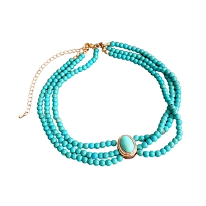 Collier vintage à trois rangées de perles vertes avec pendentif turquoise ovale