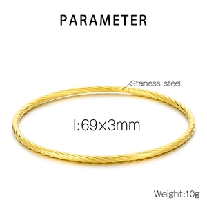 Detail view of 3mm gold twisted rope bracelet in stainless steel with size parameters