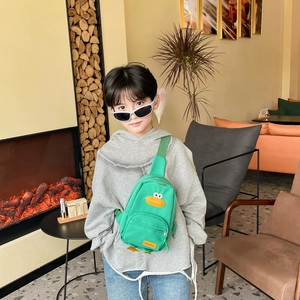 Marsupio bimbi a forma di anatroccolo verde con tracolla in nylon regolabile