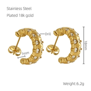 Detail view of 18k gold plated C-shaped earrings with 18mm height and 7mm width
