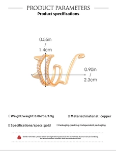 Detail view of a cat-shaped ear cuff in gold with rhinestones, showing dimensions 2.3x1.4cm