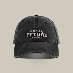 Dettaglio cappello baseball vintage lavato con ricamo Urban Future Axioms e bordi consumati