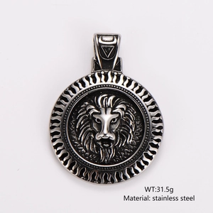 Macro shot of a round stainless steel lion head pendant with weight detail of 31.5g