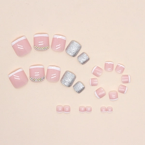 Faux ongles d'orteils style français rose avec paillettes et strass pour l'été