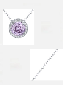 Vue détaillée du collier en argent 925 avec zircone 5A de couleur lavande étincelante