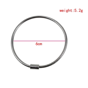 Detail of 304 stainless steel snake chain bracelet with 6cm diameter and 5.2g weight