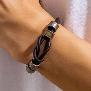 Bracciale in pelle intrecciata con anelli in metallo vintage e incisioni Love Forever