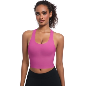 Vue arrière d'un soutien-gorge de yoga rose sans couture avec dos nageur en tissu extensible