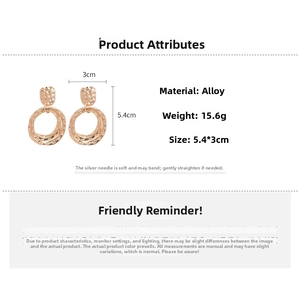 Détails et dimensions de 5,4 cm x 3 cm pour boucles d'oreilles rondes dorées texturées