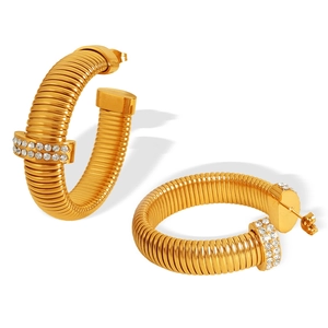 Chic gold-plated C-shape earrings with spiral ribbed texture and sparkling rhinestones