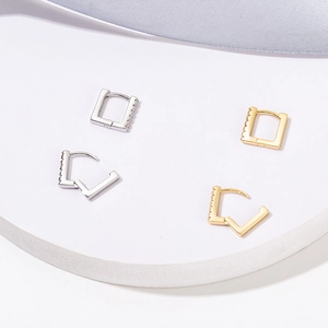 Orecchini a cerchio quadrati minimalisti con piccoli cristalli in oro e argento