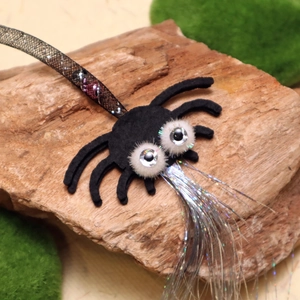 Cat wand toy with plush spider, googly eyes and silver tassels for pet hunting fun