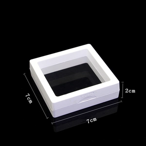 Detailed view of square jewelry gift box with 7x7x2cm dimensions and push opening