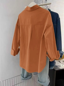 Chemise décontractée orange pour femme avec manches longues et ourlet arrondi au dos