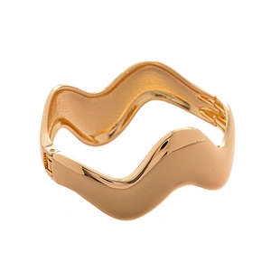 Minimalist gold-colored wave bracelet with irregular geometric polished mirror finish