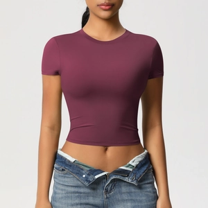 Detail of slim fit dark purple crop top yoga t-shirt with crew neck and elastic fabric
