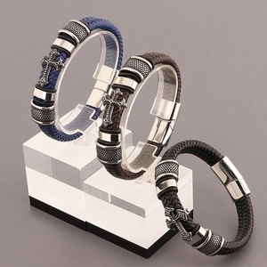 Bracelet Homme En Cuir Tressé Avec Croix En Acier Inoxydable Et Boucle Magnétique Style Punk Vintage