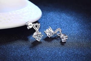 Detailed view of S925 sterling silver heart earrings with 1ct round moissanite stone