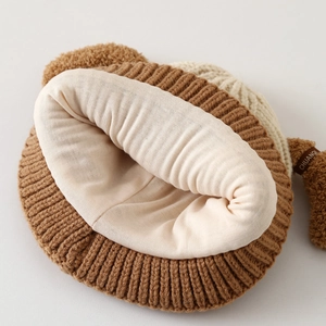 Warme Strickmütze für Kinder mit dickem Futter und süßen Ohren in Braun