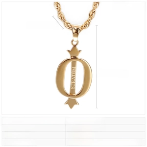 Pendentif en forme de O en acier doré avec chaîne torsadée et guide des tailles