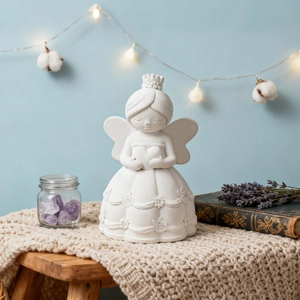 Figurine d'ange fille en résine avec cœur couronne et détails floraux pour la maison