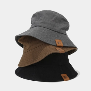 Cappello da pescatore pieghevole in tela con logo in pelle grigio, marrone e nero
