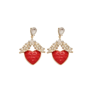Boucles d'oreilles dorées avec clou en diamant épi de blé et pendentif cœur fraise rouge