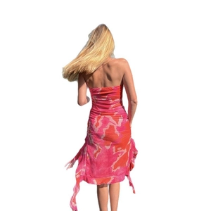 Robe bustier à imprimé abstrait rose et orange avec ourlet à volants vue de dos