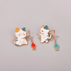 Cute Cartoon Cat Fishing Enamel Brooch Alloy Metal Pin With Dangling Fish Charm Kawaii Animal Accessory For Clothing Bags