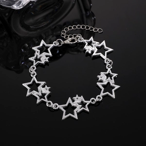 Bracelet à maillons étoiles évidées argentées avec fermoir mousqueton réglable sur noir