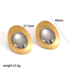 Detailed view of bicolor oval stud earrings with dimensions 27.7mm by 40mm and 13.5g weight