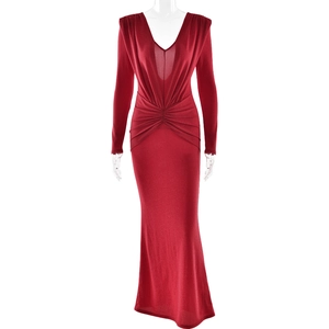 Robe de soirée rouge élégante à manches longues, col en V, taille froncée et longueur sol