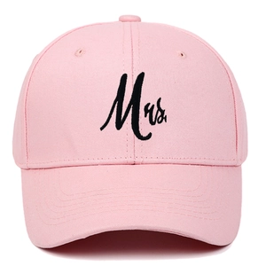 Pink baseball cap with black Mrs. embroidery for couples, stylish sun protection hat