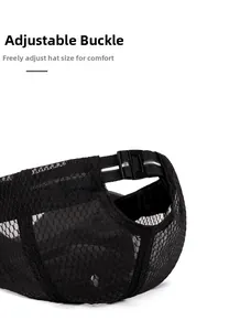 Detail des verstellbaren Druckverschlusses an der schwarzen Mesh-Baseballkappe