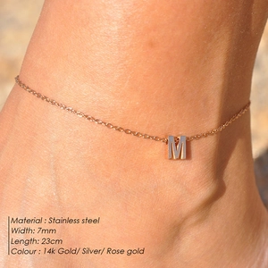 Cavigliera minimalista in acciaio inossidabile con lettera M in oro rosa lucido