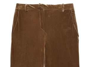 Gros plan d'un pantalon de costume en velours marron avec passants de ceinture