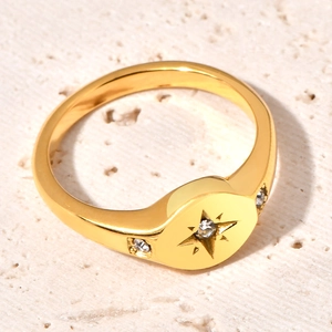 Vintage Titanium Steel Star Signet Ring For Women Luxury Gold Plated Inlaid Rhinestone Octagram Pattern Fashion Finger Ring Jewelry