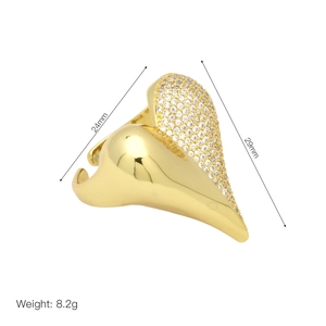 Macro shot showing dimensions 24x29mm and weight 8.2g of gold-plated zircon heart ring