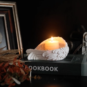 Angel Wings Candle Holder Resin European Style Feather Sculpture White Retro Home Decor Ornament Living Room Shooting Prop