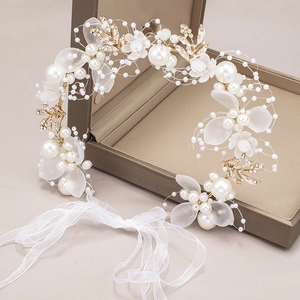 Elegant bridal floral headband with white pearls and gold leaves for wedding hairstyle