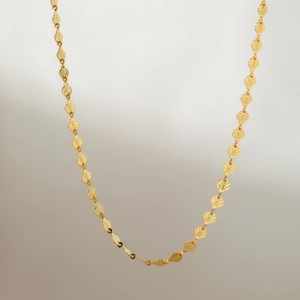 Detailed view of the gold-plated seashell link necklace with elegant ocean design