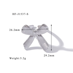 Detailed dimensions and weight of the silver striped bow stainless steel open ring