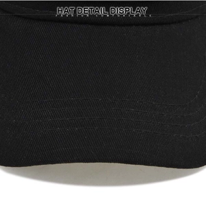 Gros plan détaillé des coutures sur le bord d'une casquette de baseball en coton noir