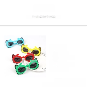Detail of UV400 cartoon crocodile sunglasses for toddlers aged 2-6 with PC frames